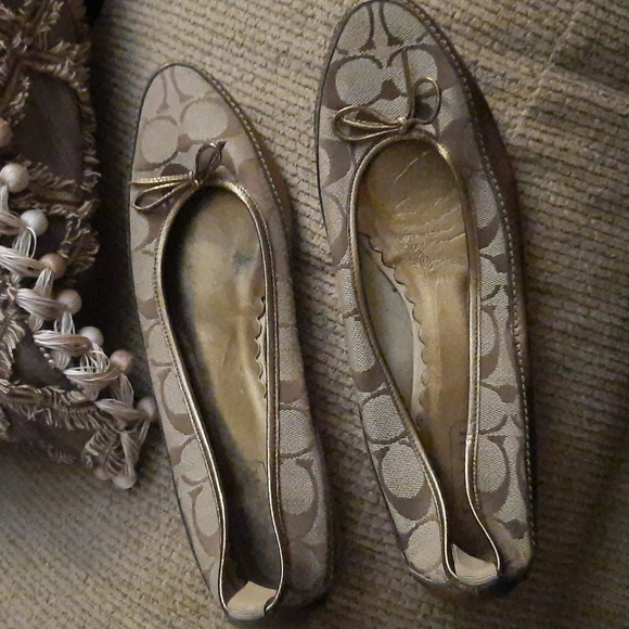 Authentic Coach Gold Canvas Flat Shoe - Picture 1 of 1